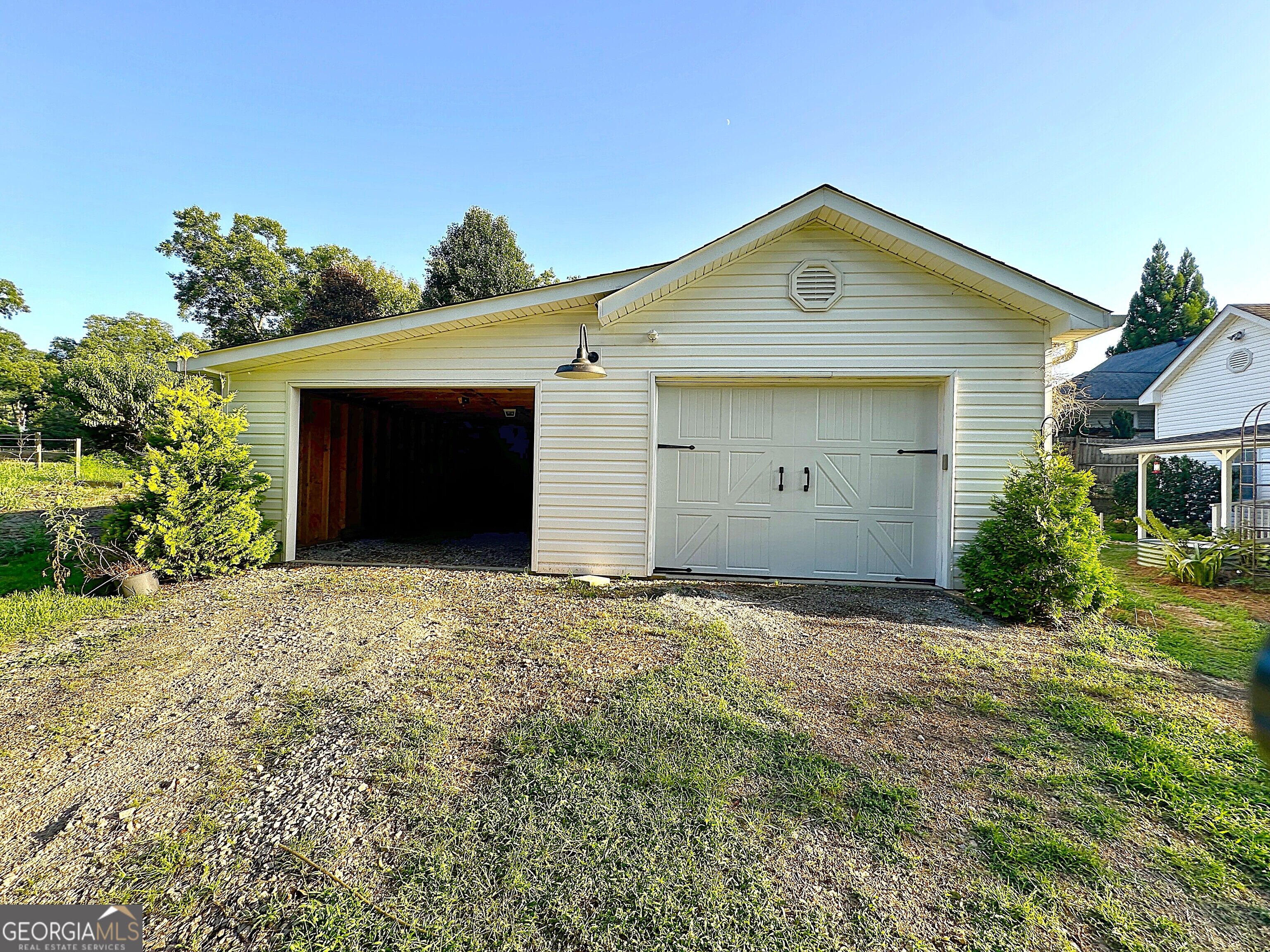 207 College Street Property Photo 39