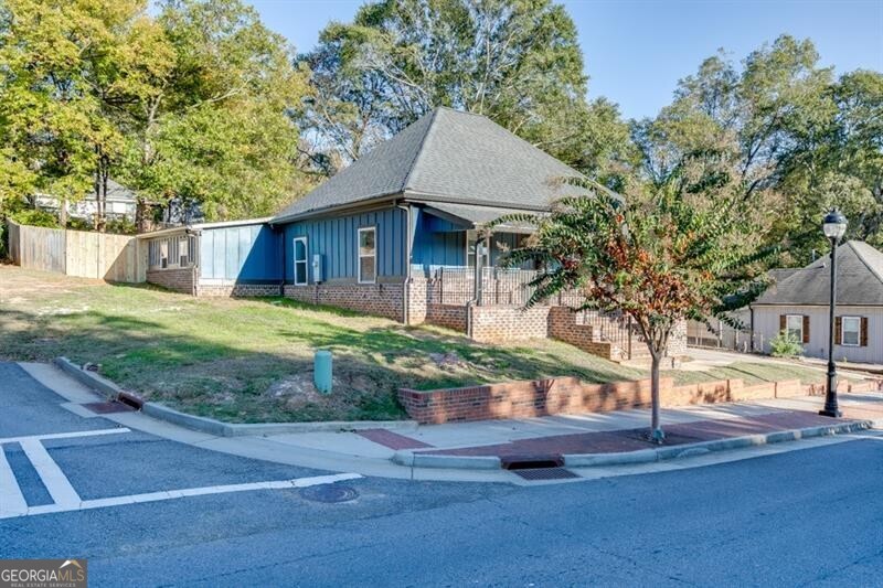 4615 S Lee Street Property Photo 3