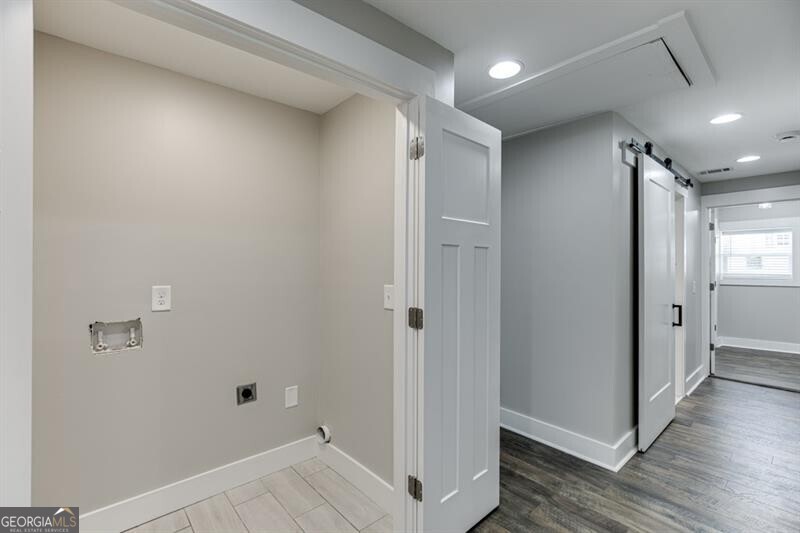 4615 S Lee Street Property Photo 6