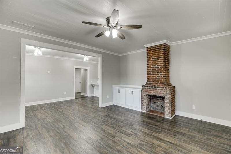 4615 S Lee Street Property Photo 8