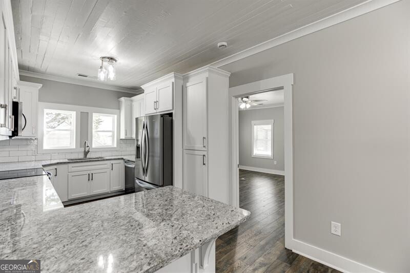 4615 S Lee Street Property Photo 17