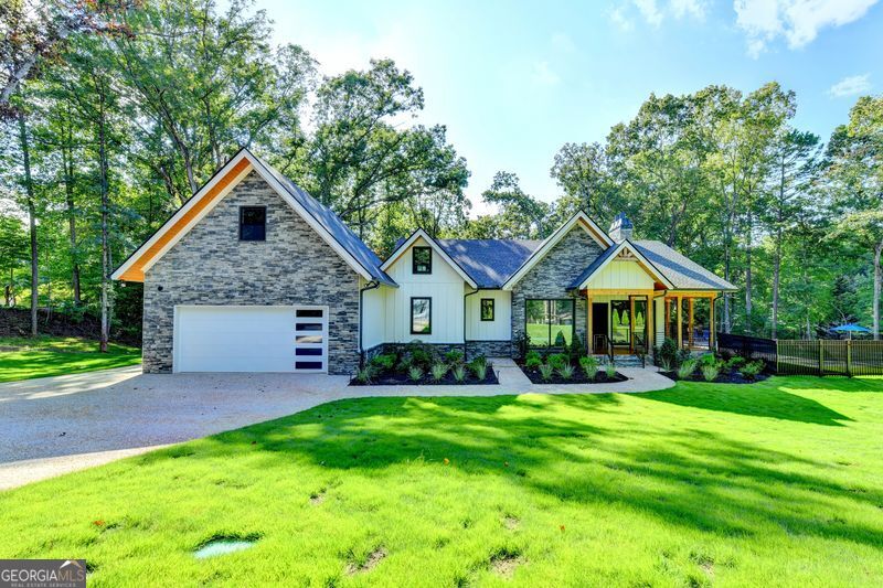 3933 Skyline Drive Property Photo 1