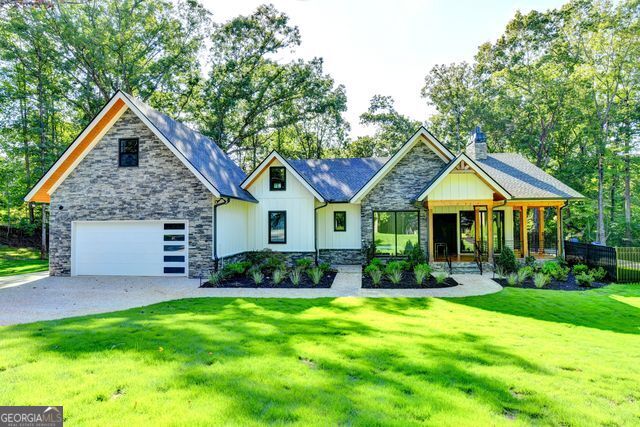 3933 Skyline Drive Property Photo 4
