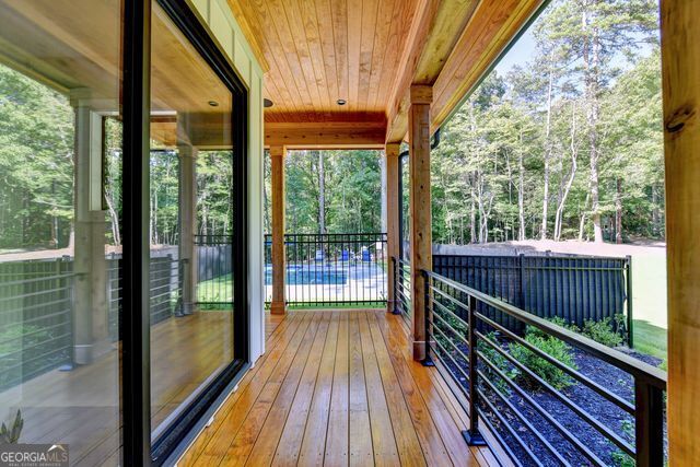 3933 Skyline Drive Property Photo 8