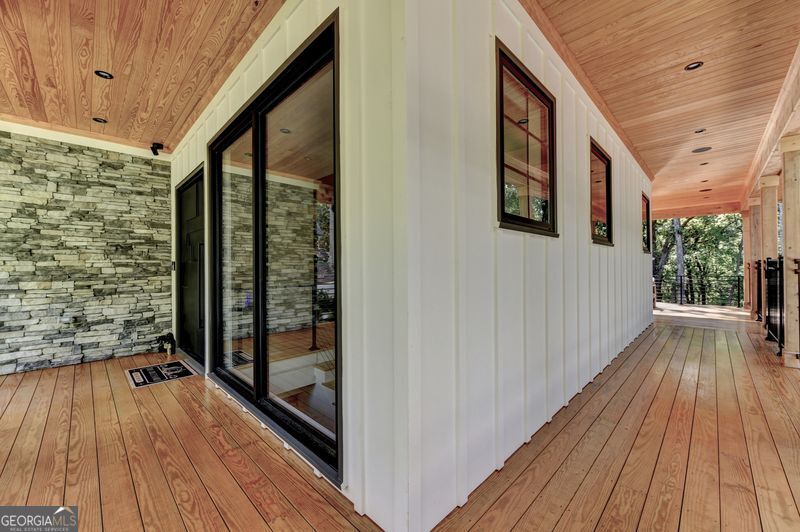 3933 Skyline Drive Property Photo 9
