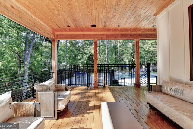 3933 Skyline Drive Property Photo 10
