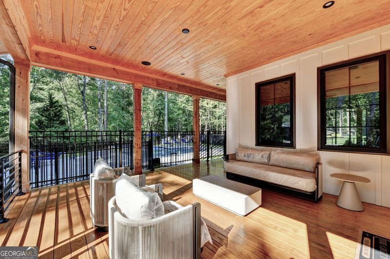 3933 Skyline Drive Property Photo 12