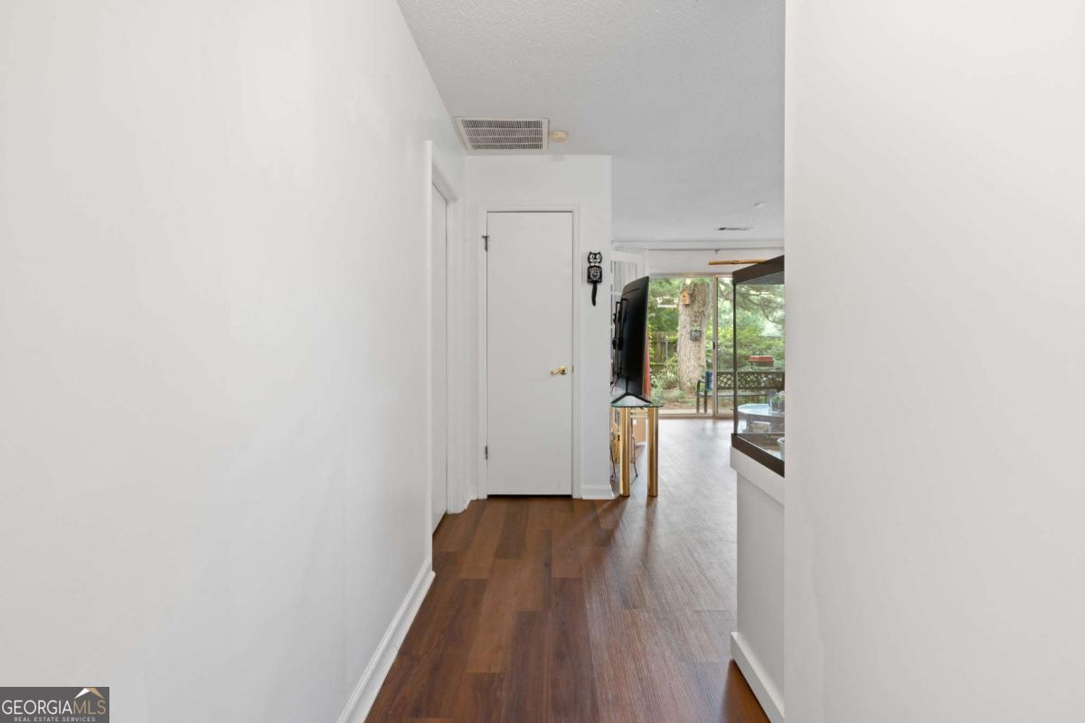 323 Cabaret Court Sw Property Photo 3