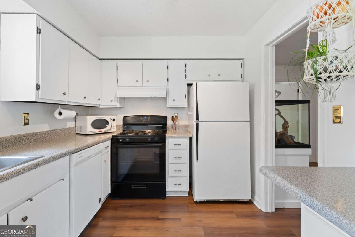323 Cabaret Court Sw Property Photo 9