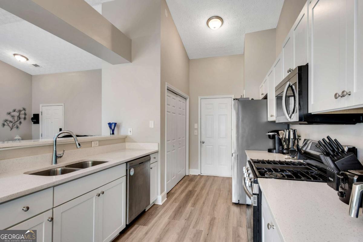 217 Crestworth Crossing Property Photo 12