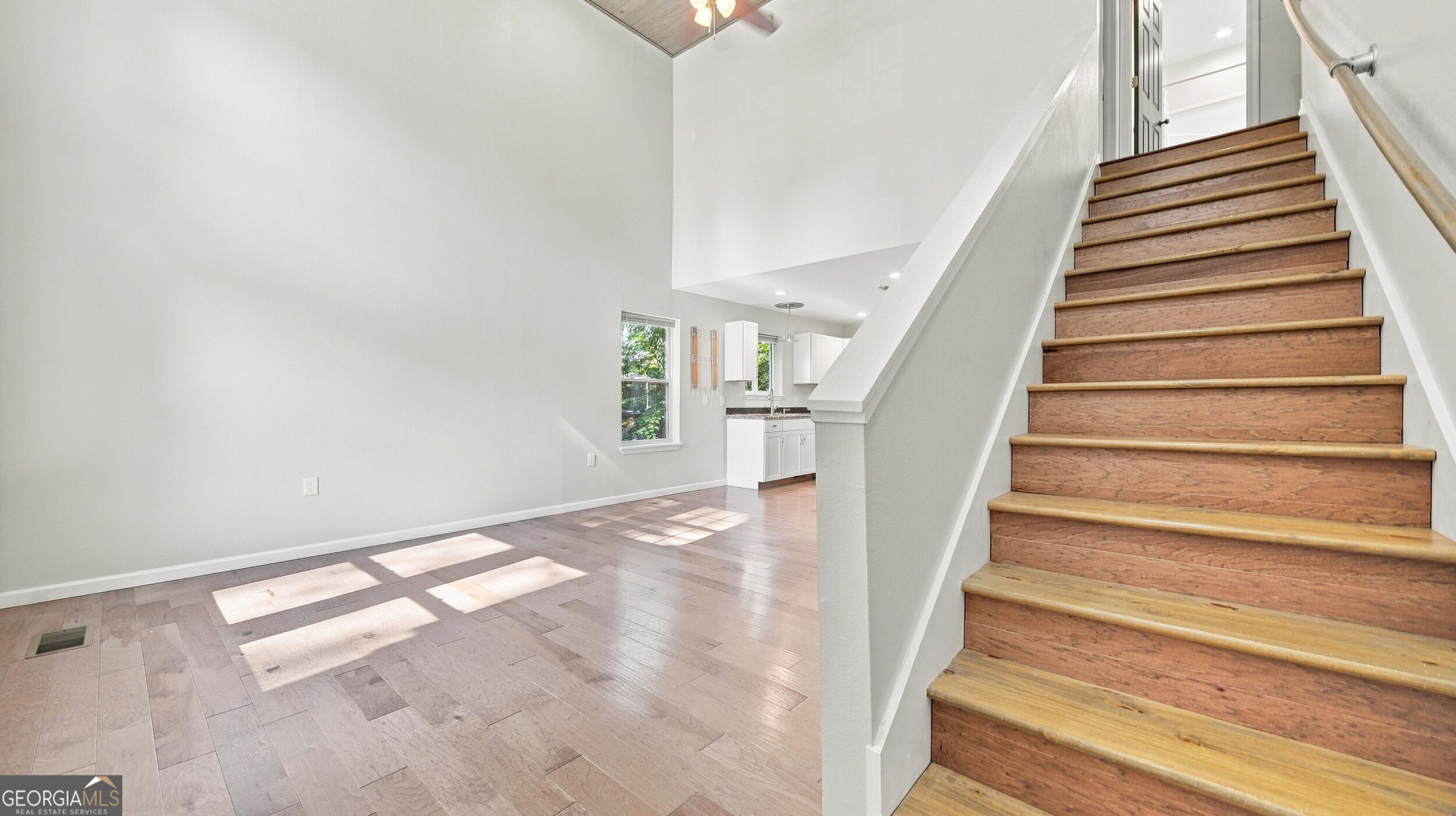 443 Poplar Street Property Photo 4