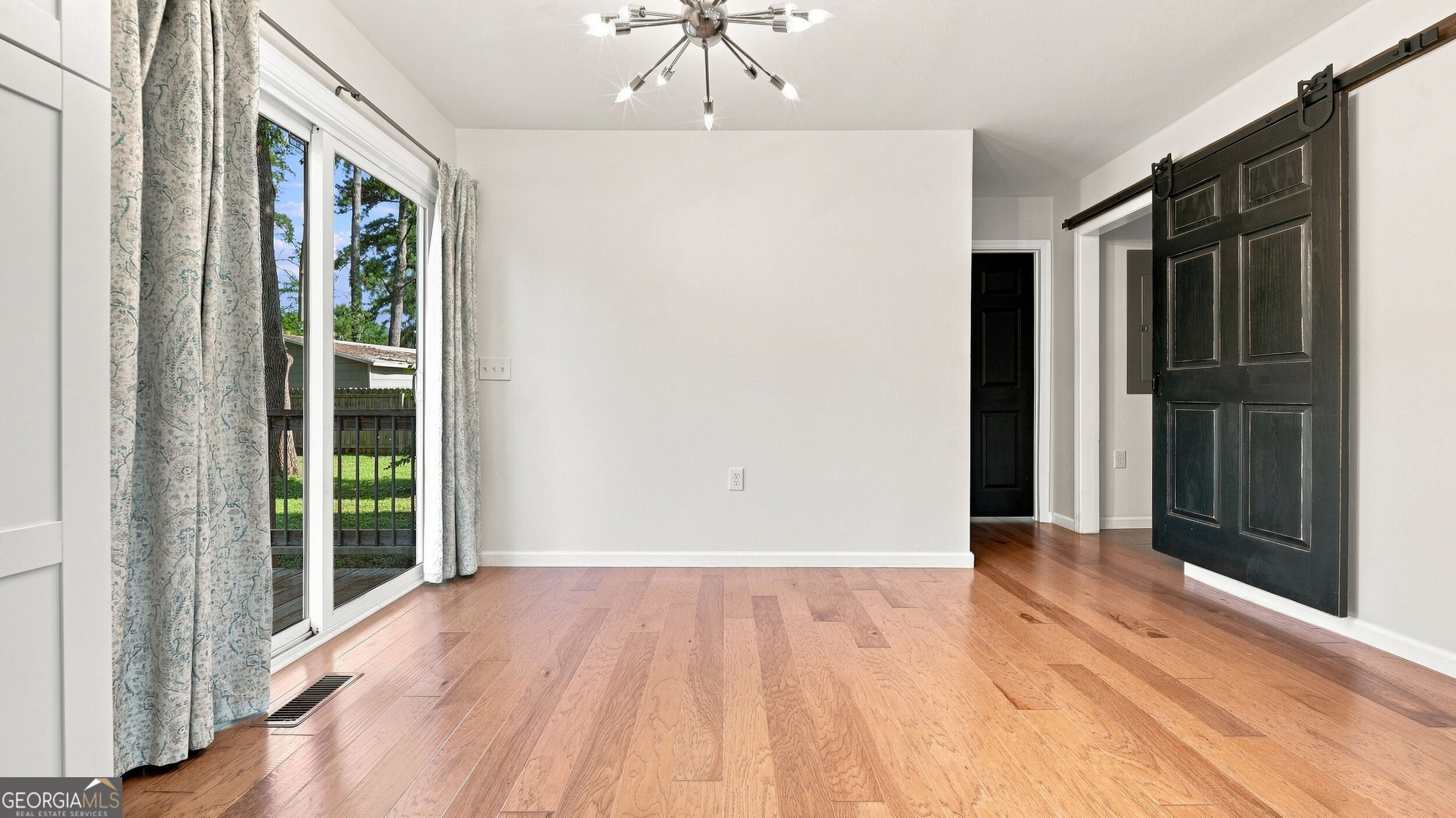 443 Poplar Street Property Photo 7