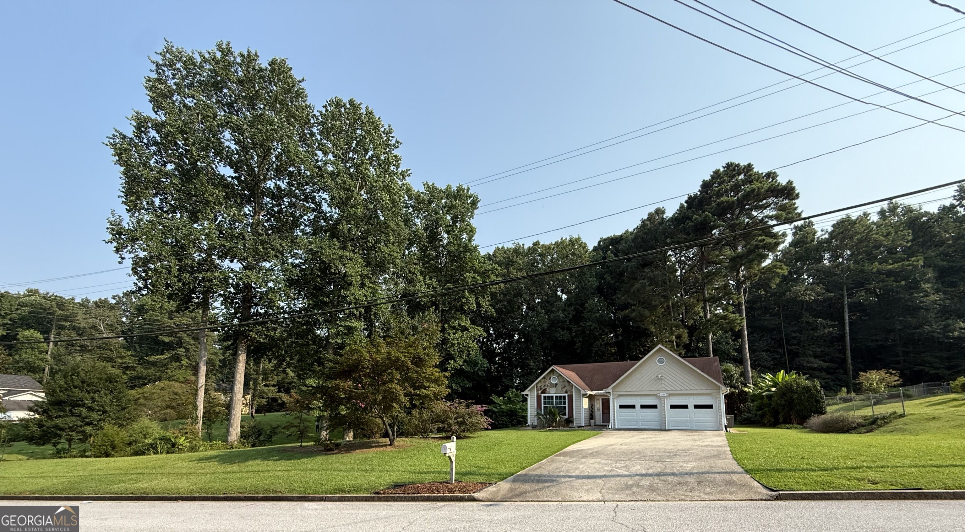3897 Saddlecreek Drive Property Photo 2