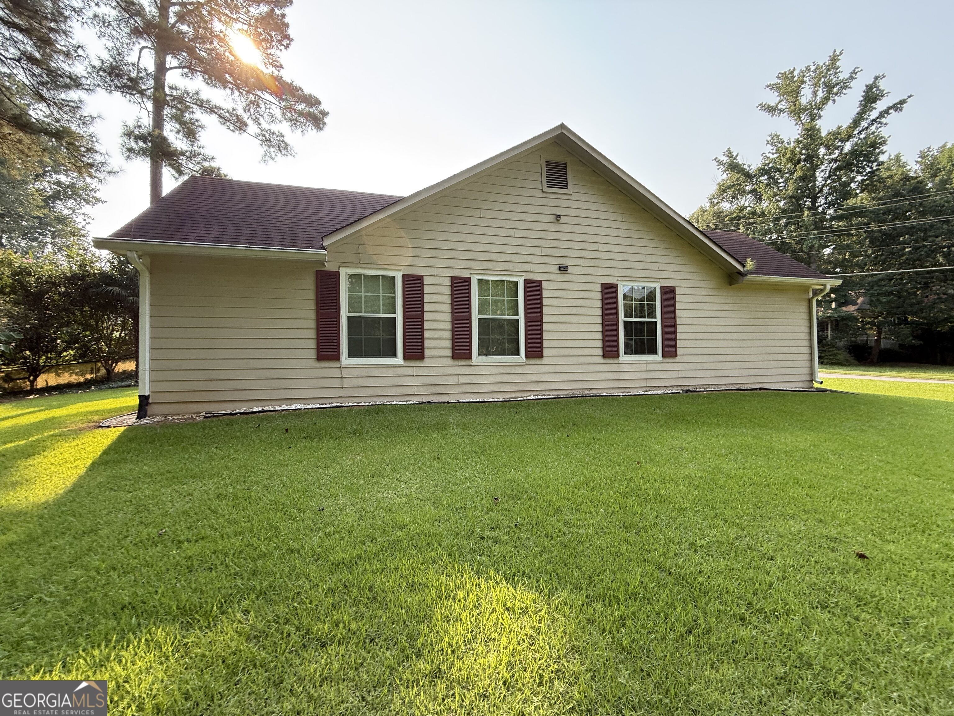 3897 Saddlecreek Drive Property Photo 7