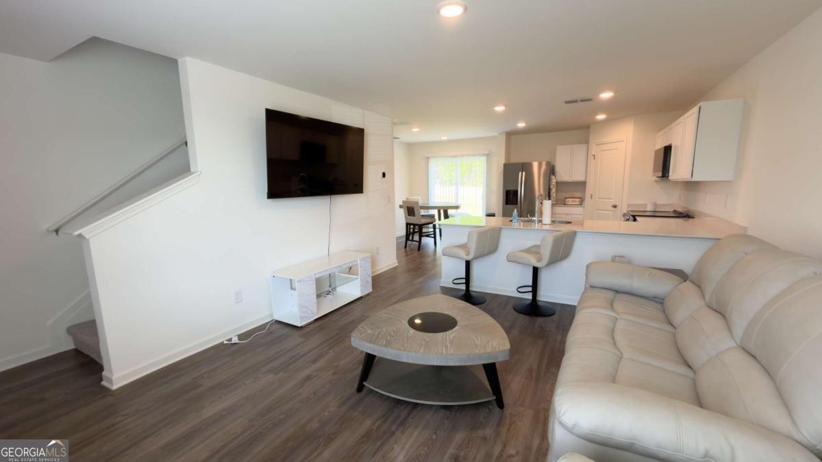 203 Kinsale Drive Property Photo 3