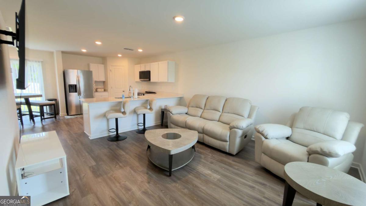 203 Kinsale Drive Property Photo 4