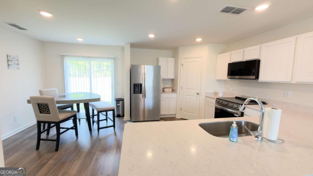 203 Kinsale Drive Property Photo 5