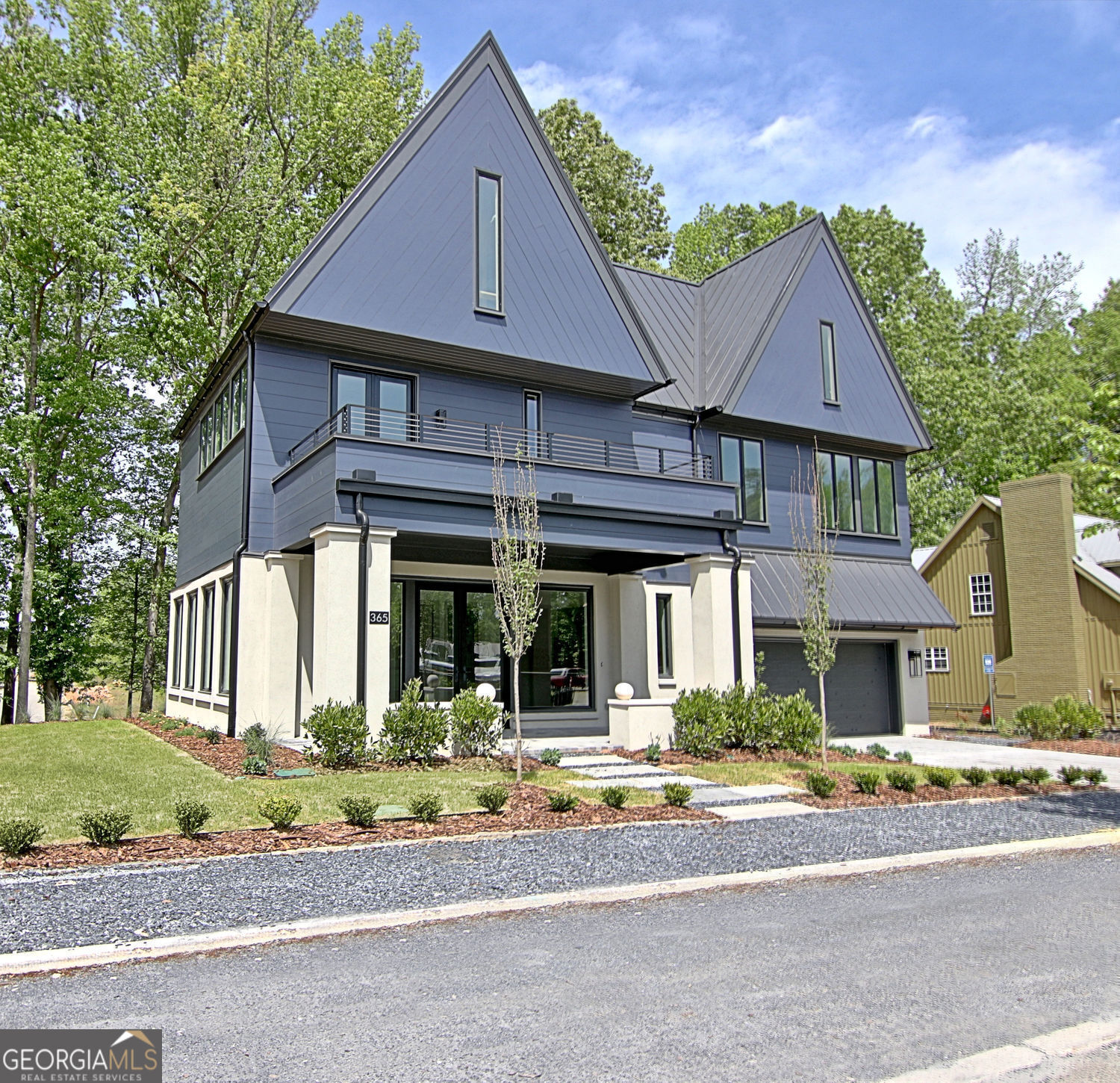 365 2nd Street Property Photo 1