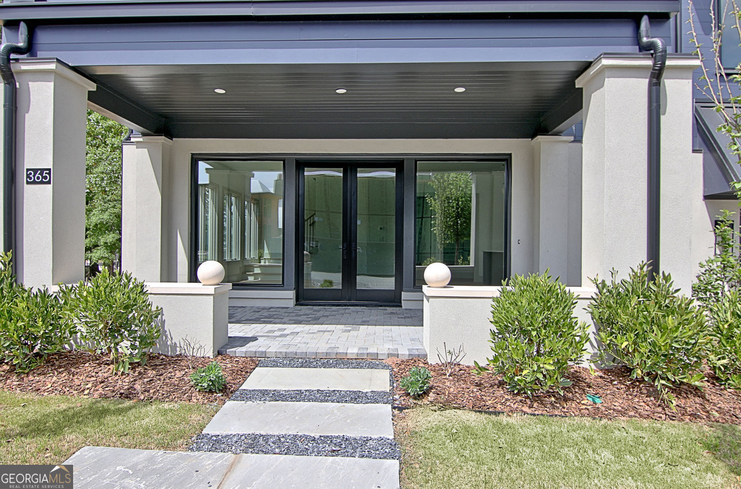 365 2nd Street Property Photo 4