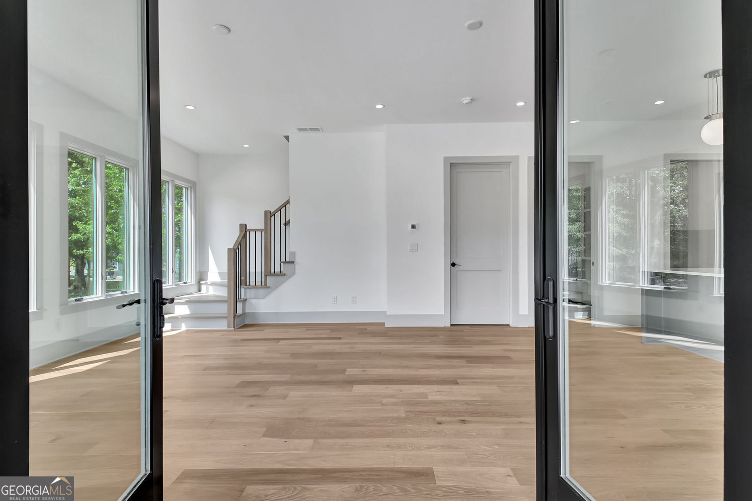 365 2nd Street Property Photo 5
