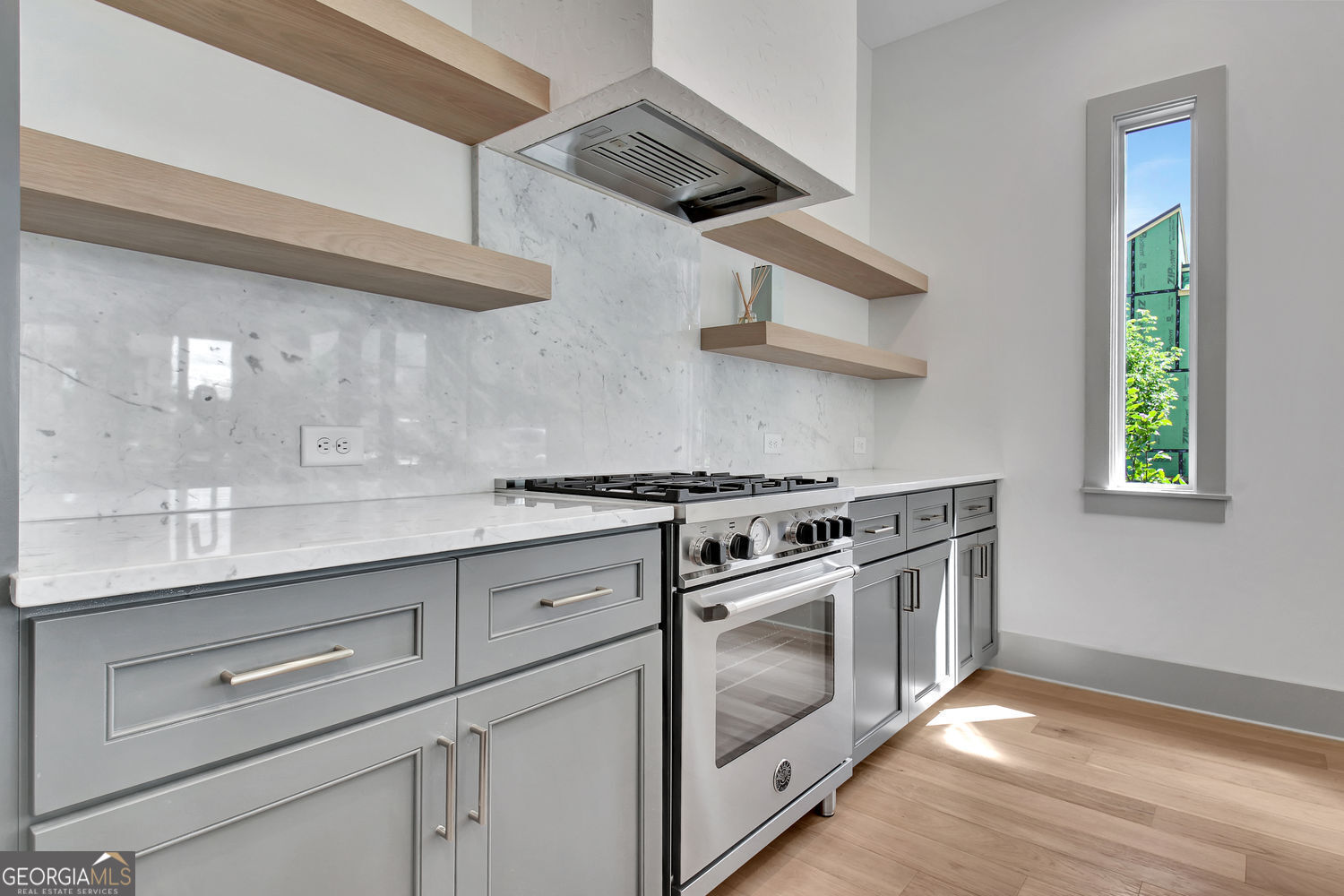 365 2nd Street Property Photo 10