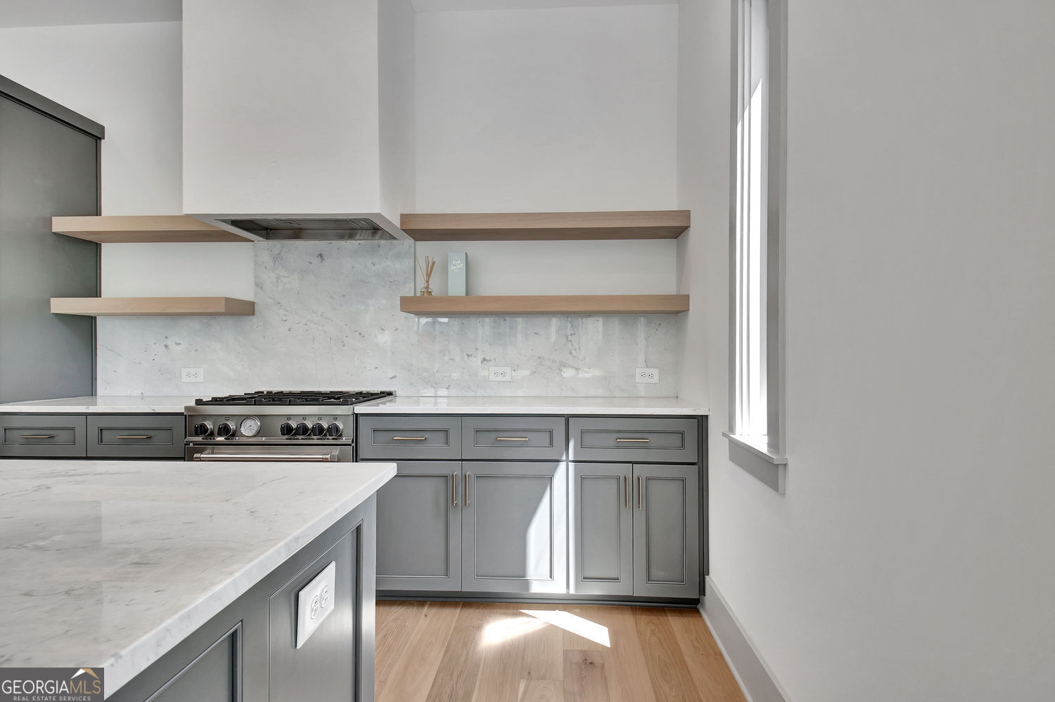 365 2nd Street Property Photo 11
