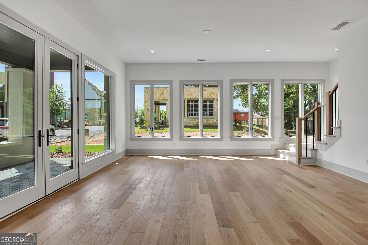 365 2nd Street Property Photo 17