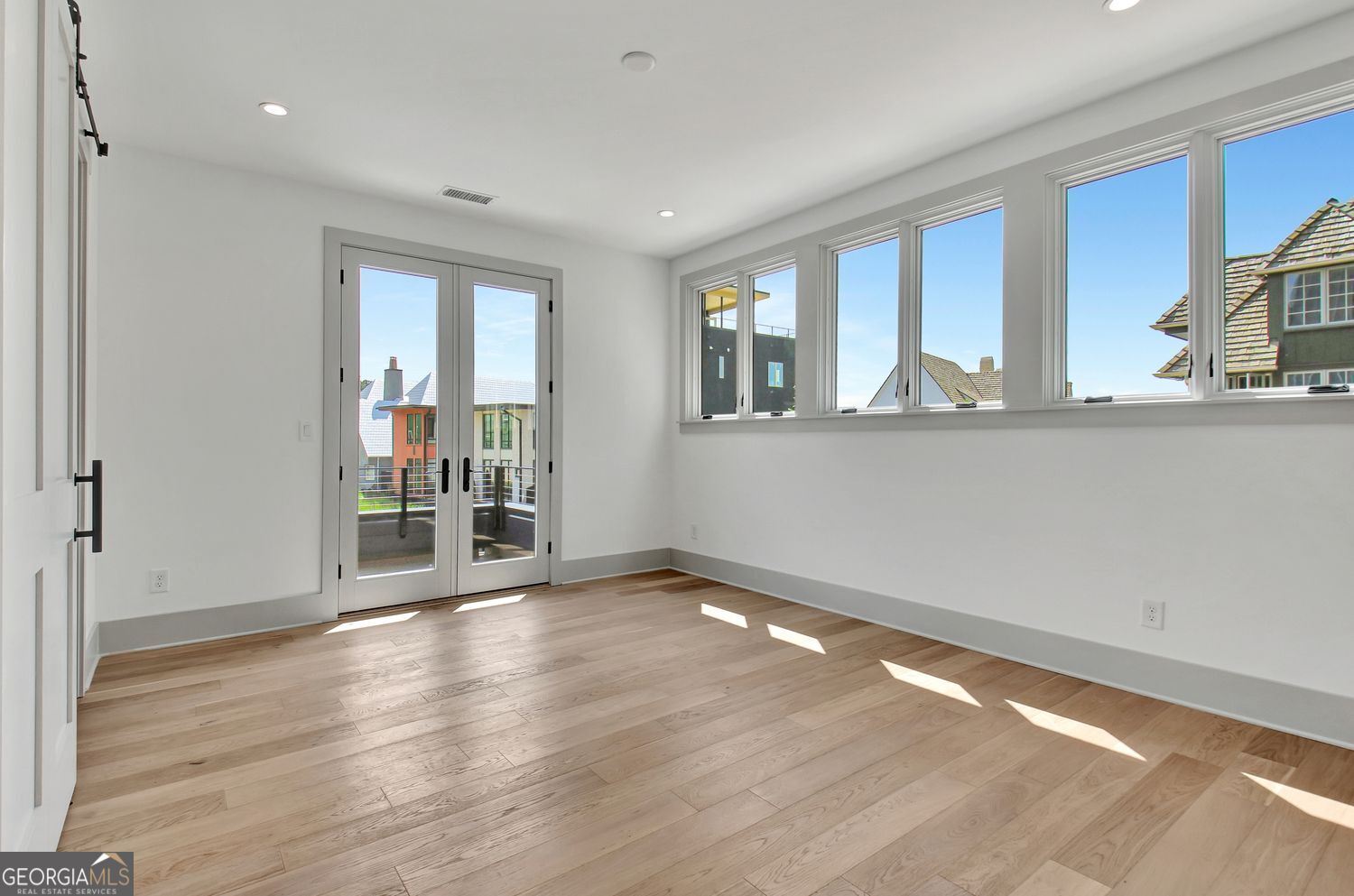 365 2nd Street Property Photo 20