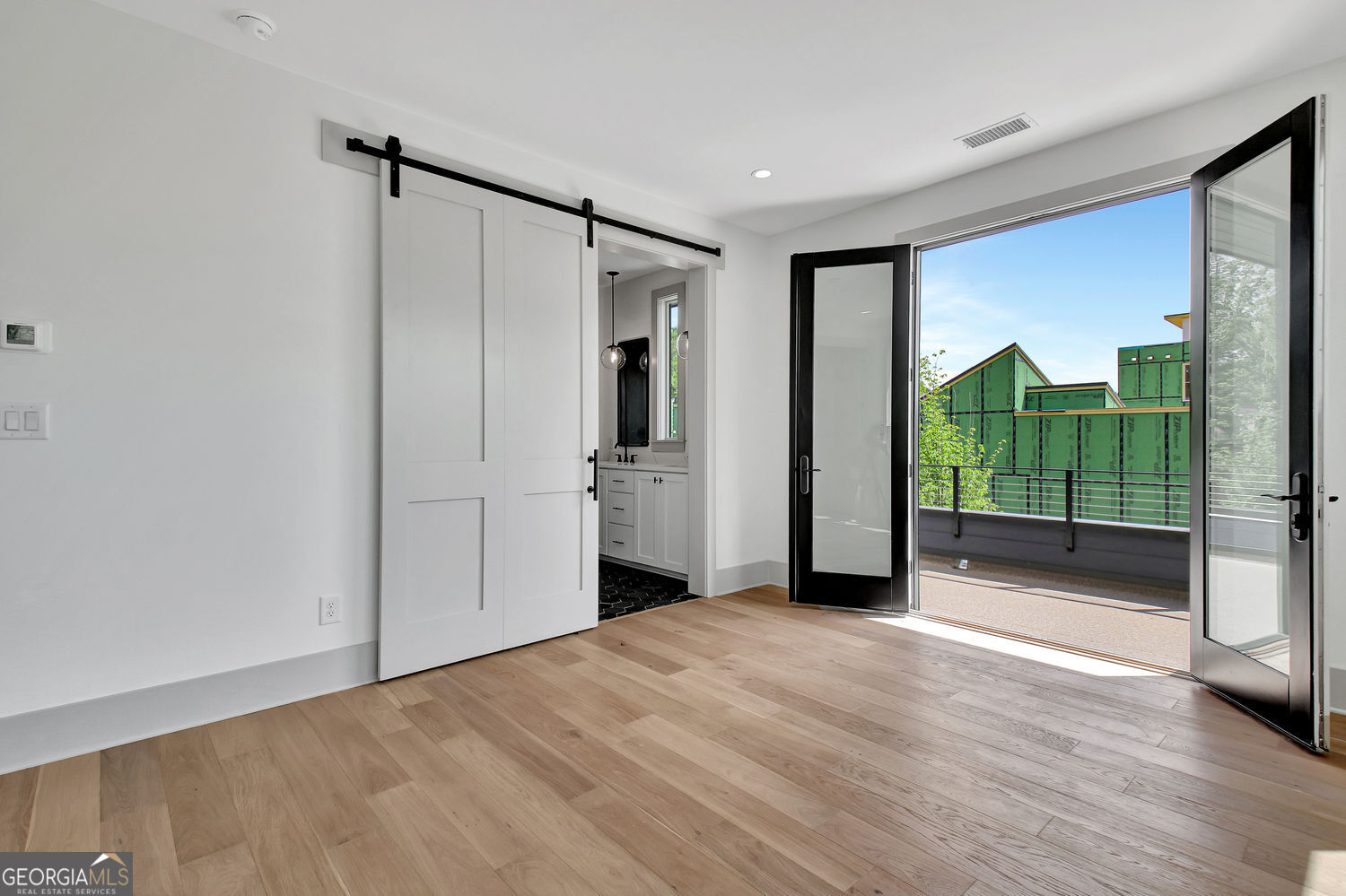 365 2nd Street Property Photo 22