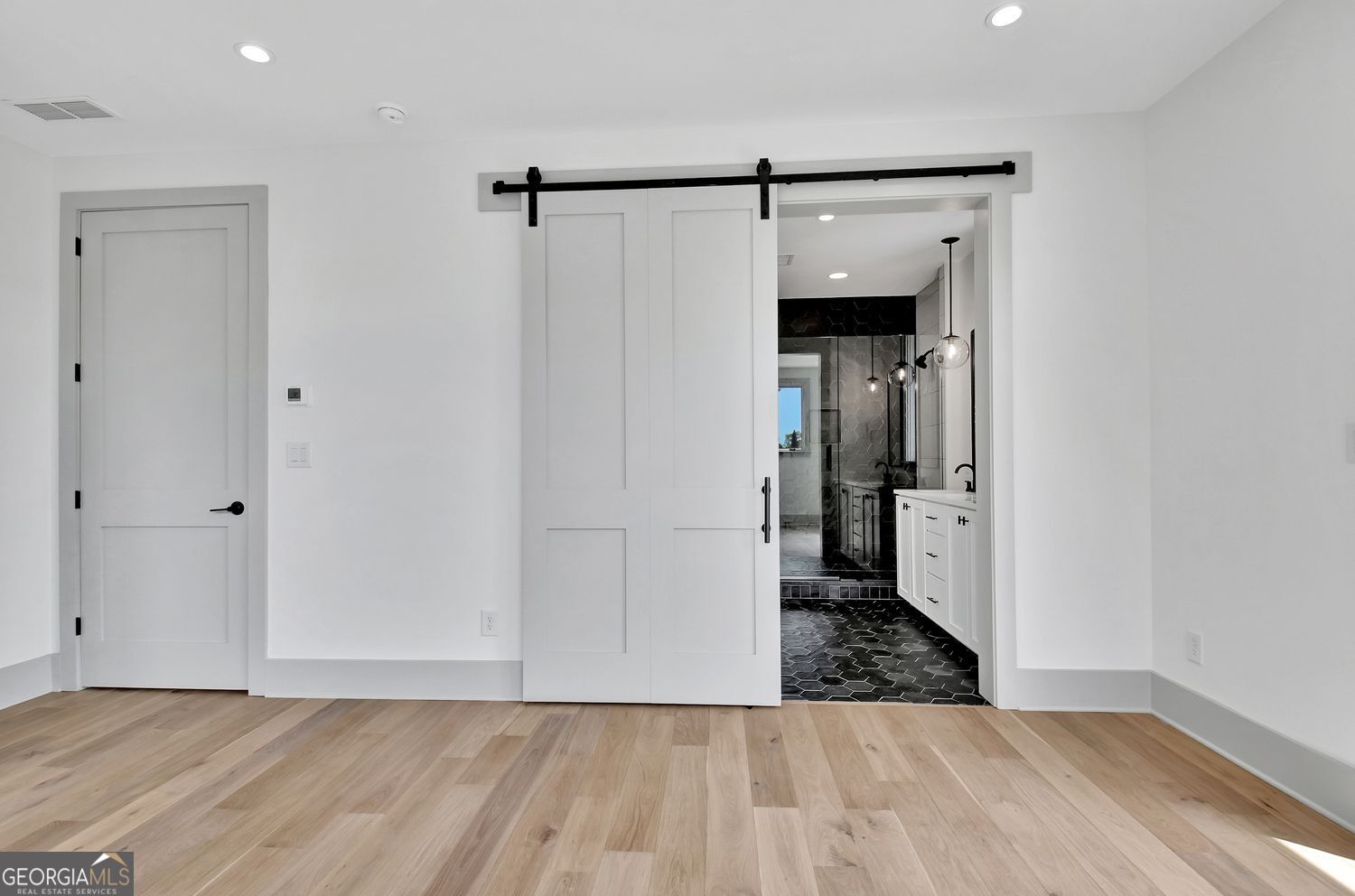 365 2nd Street Property Photo 26