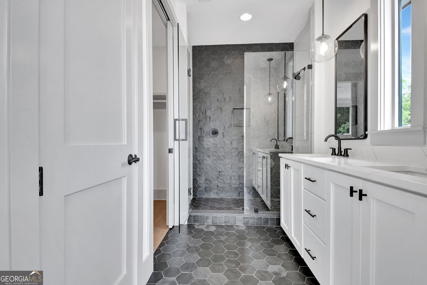365 2nd Street Property Photo 27