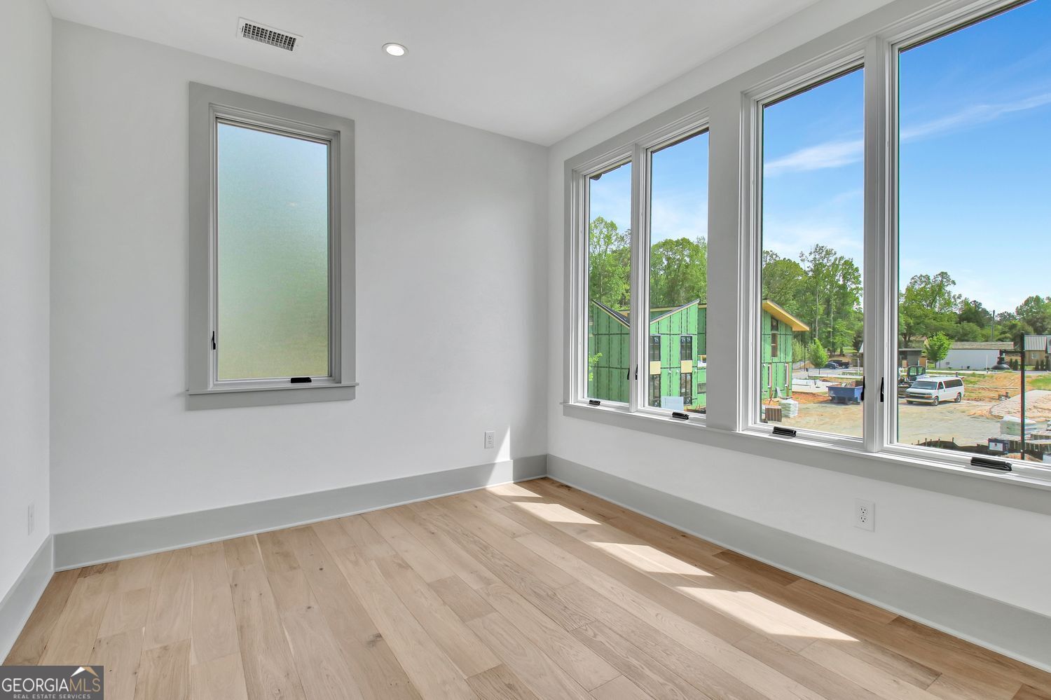 365 2nd Street Property Photo 39
