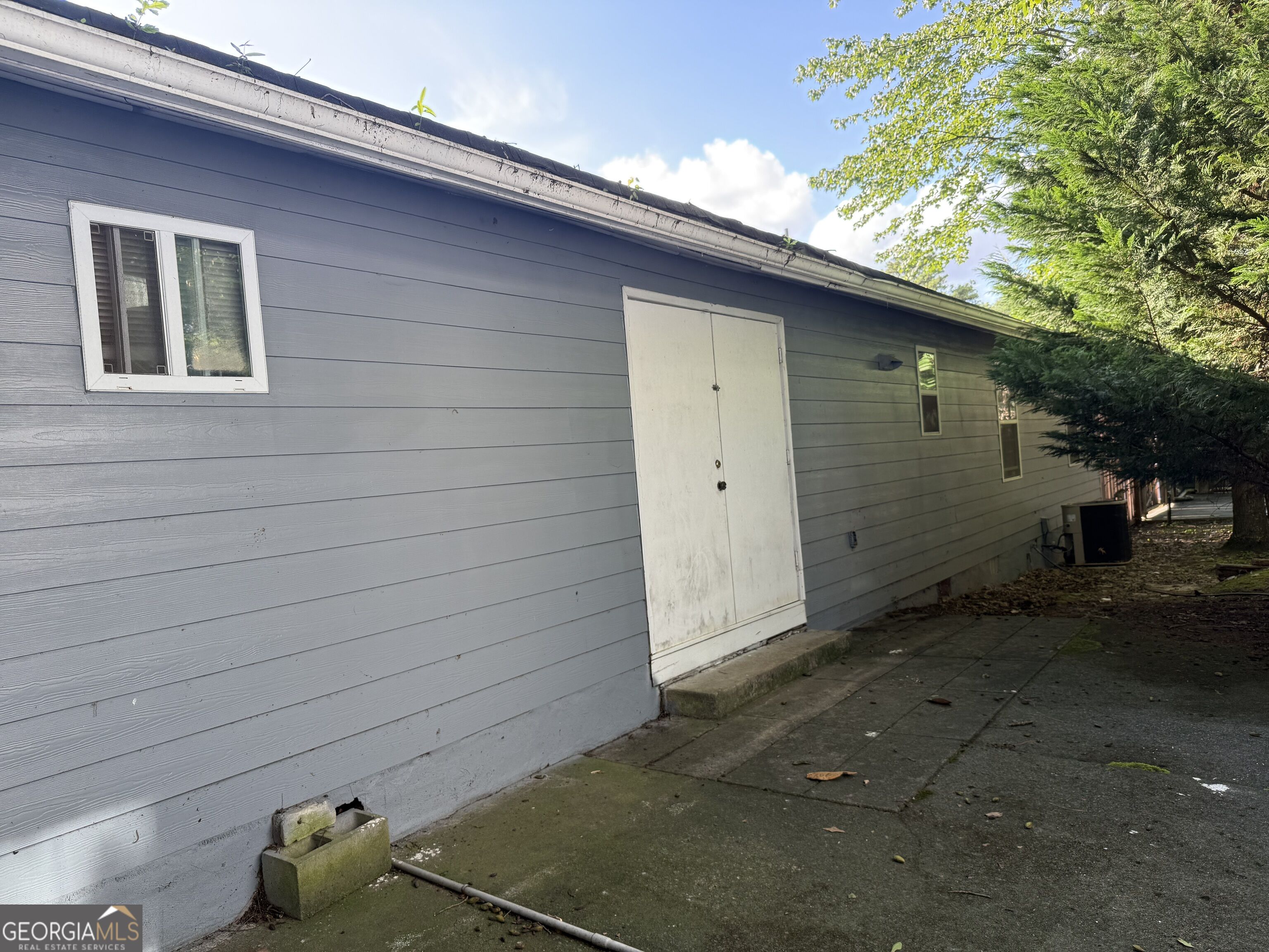 3139 Shallowford Road Property Photo 4