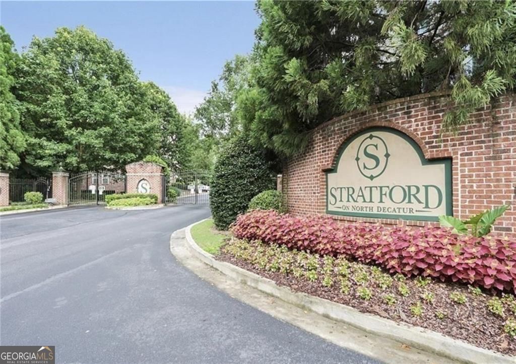 4201 Stratford Commons Property Photo 14