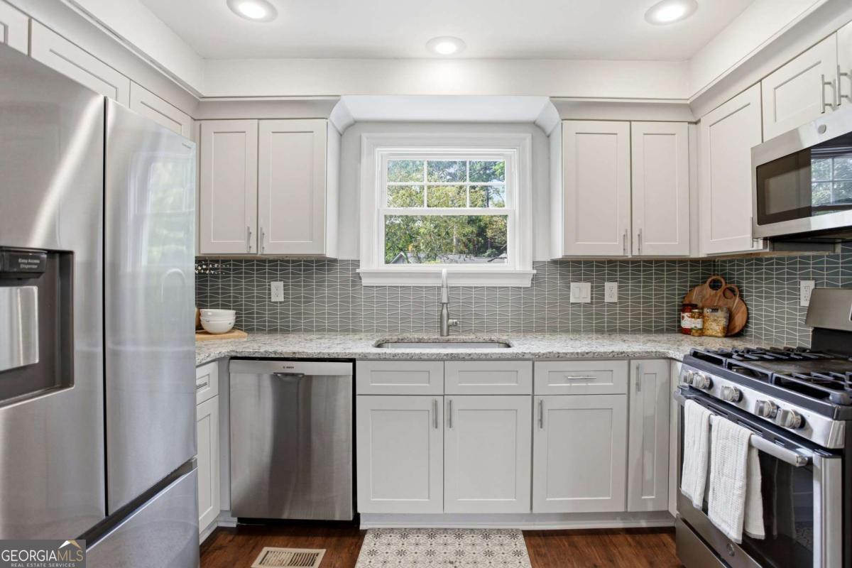 1893 Hamlin Drive Sw Property Photo 9