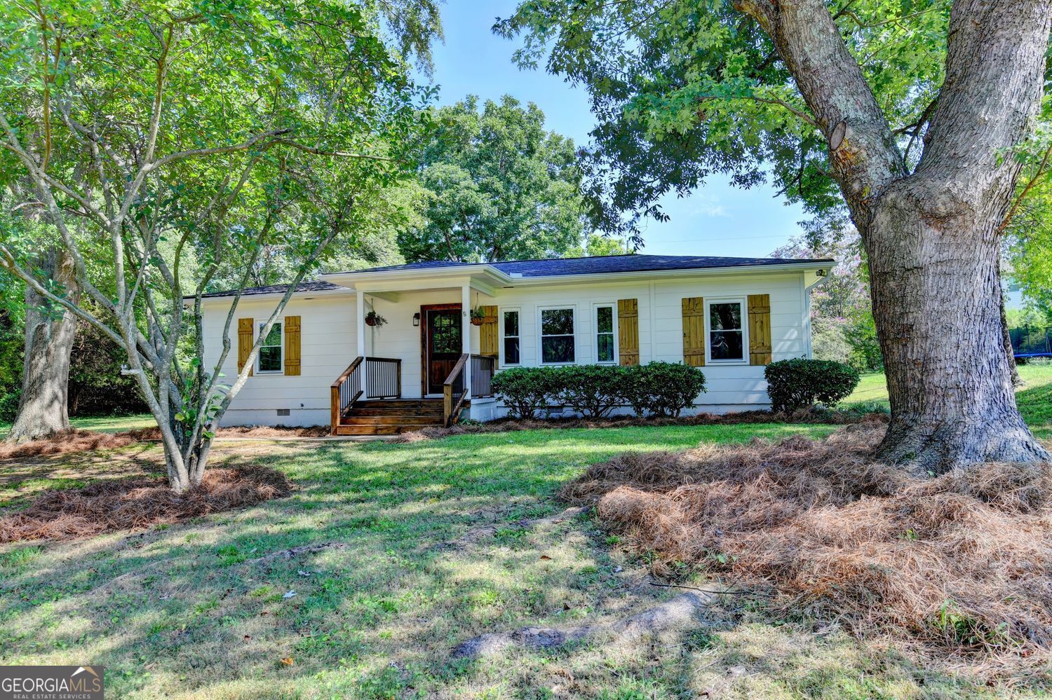 107 Lakeshore Circle Property Photo 1
