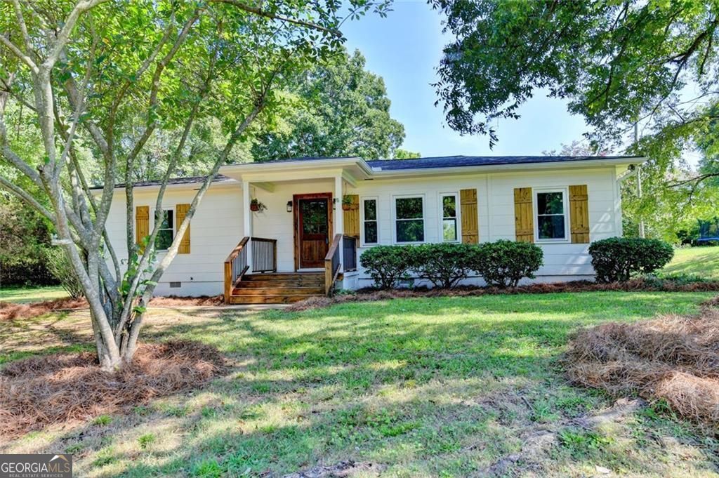 107 Lakeshore Circle Property Photo 5