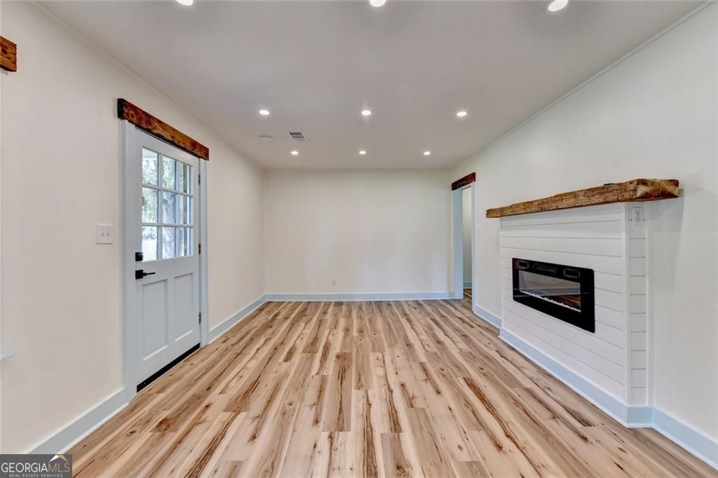 107 Lakeshore Circle Property Photo 7