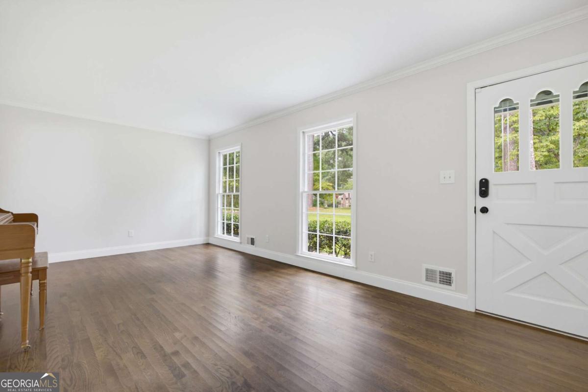 1563 Arden Drive Property Photo 5