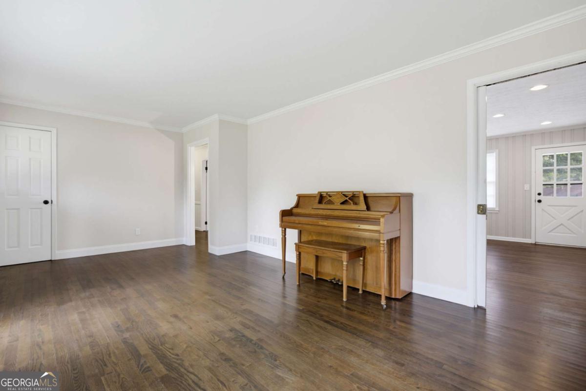 1563 Arden Drive Property Photo 7
