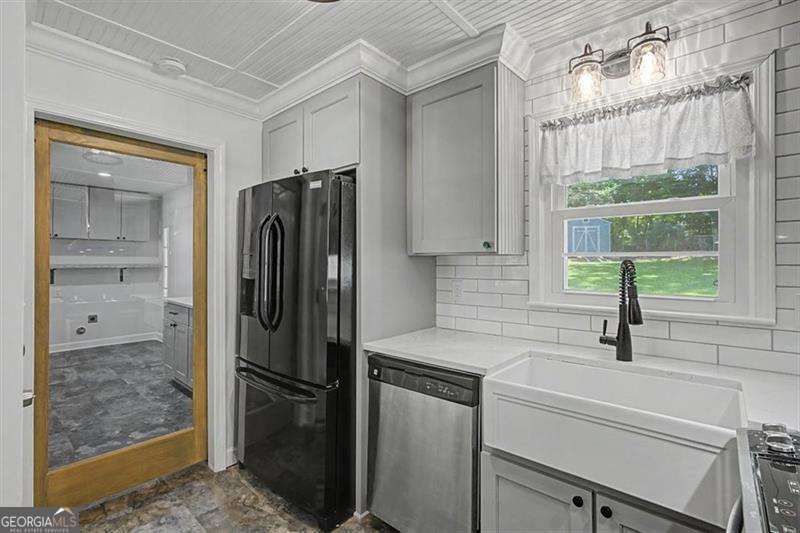 6501 Short Drive Property Photo 13