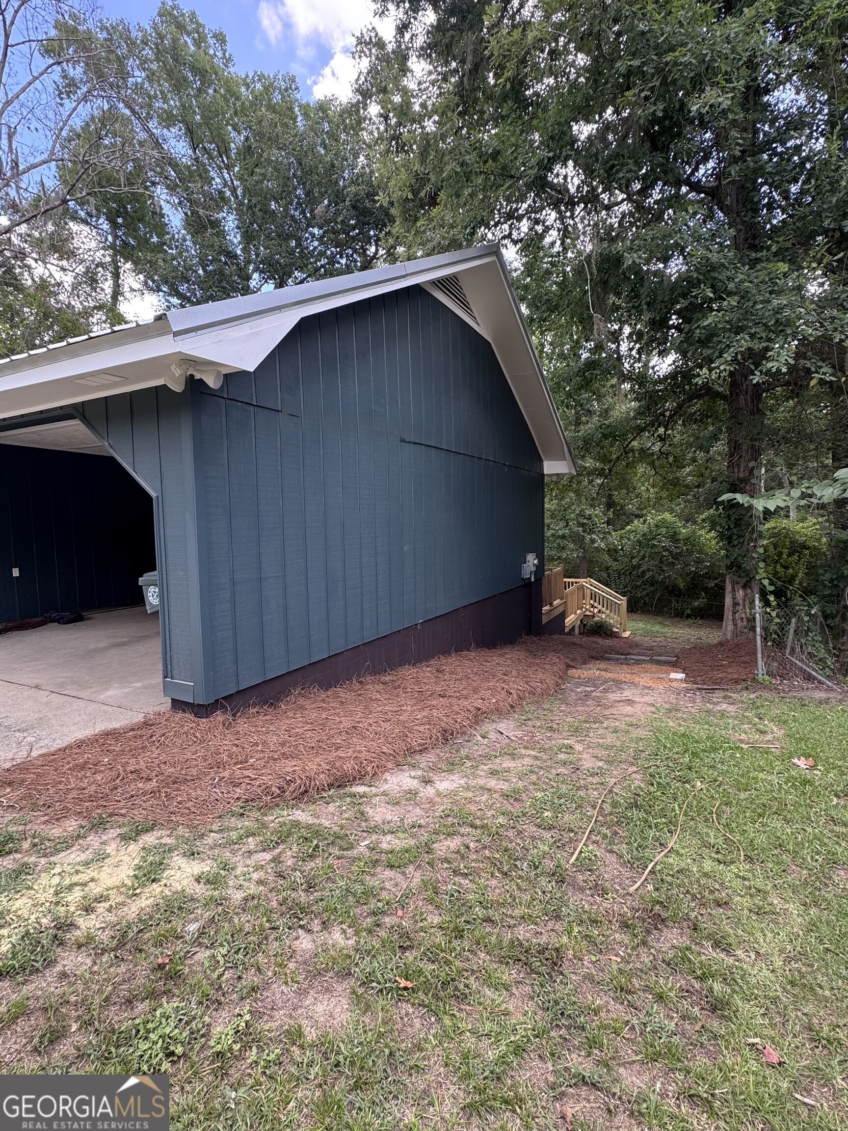 304 Pinewood Drive Property Photo 3
