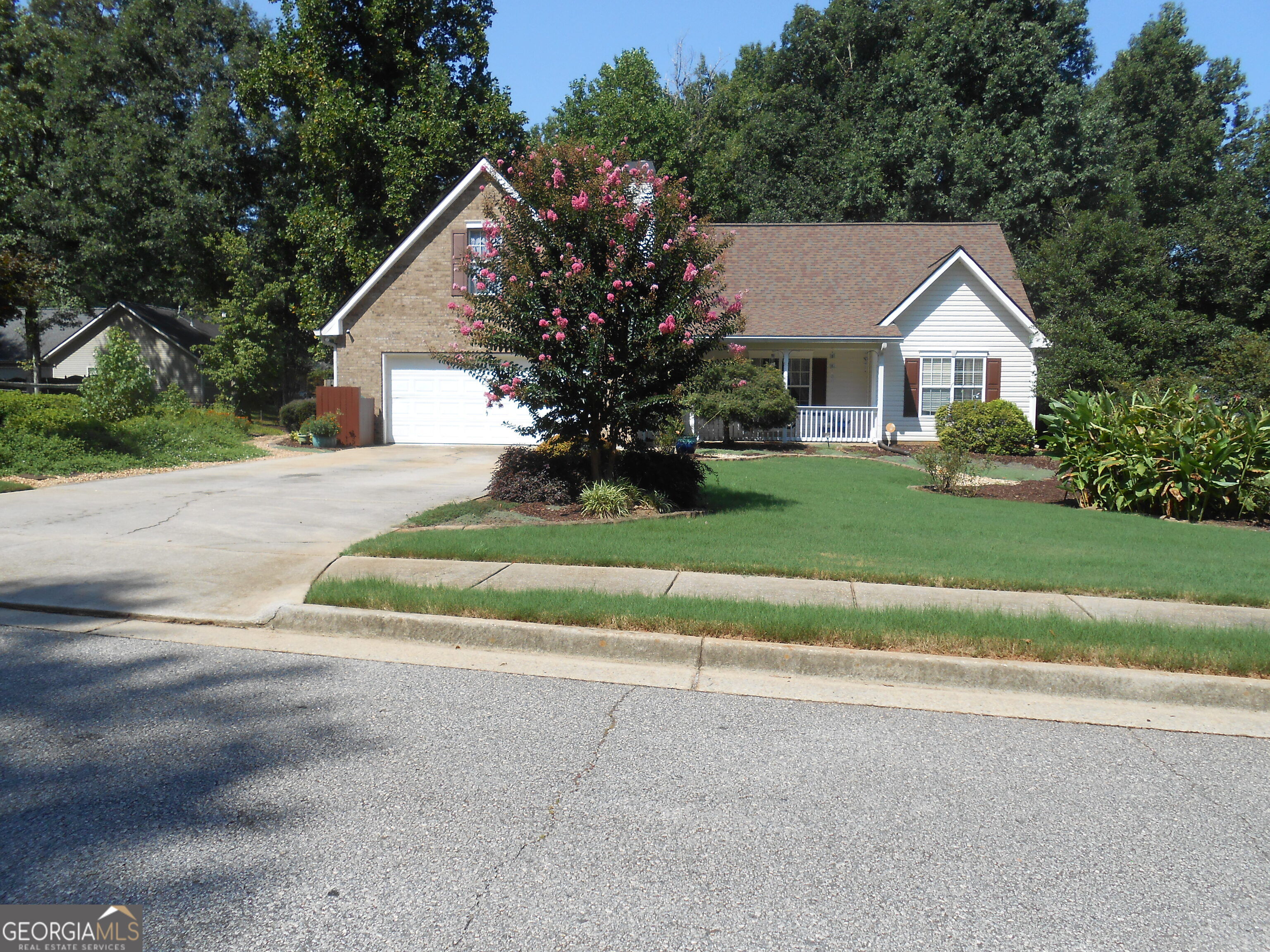 209 Pebble Creek Drive Property Photo 3