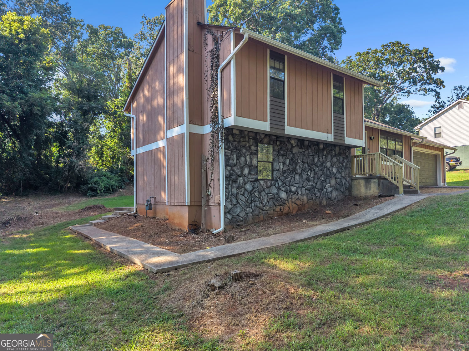 631 Brighton Drive Nw Property Photo 4