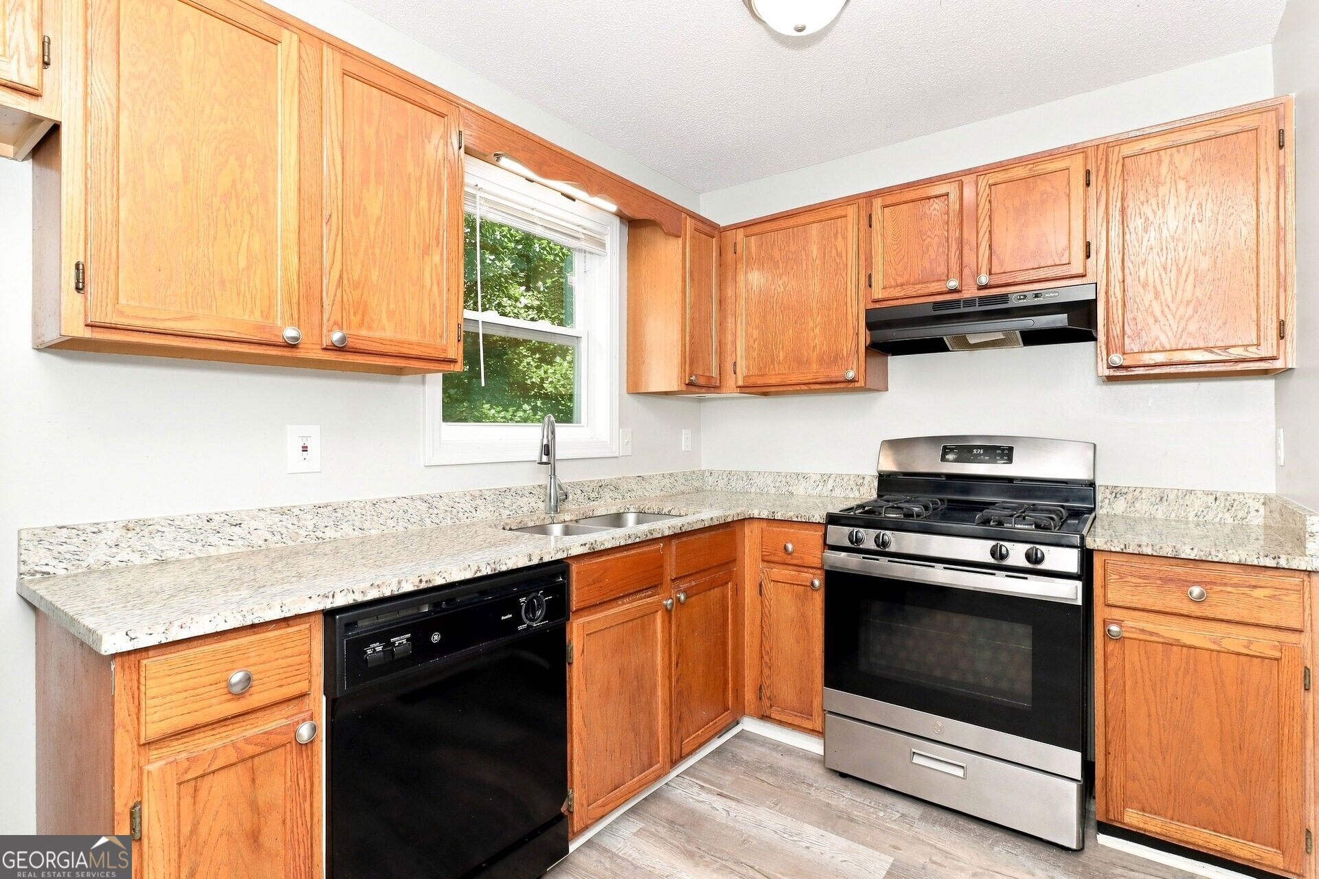 229 Hampton Drive Property Photo 3