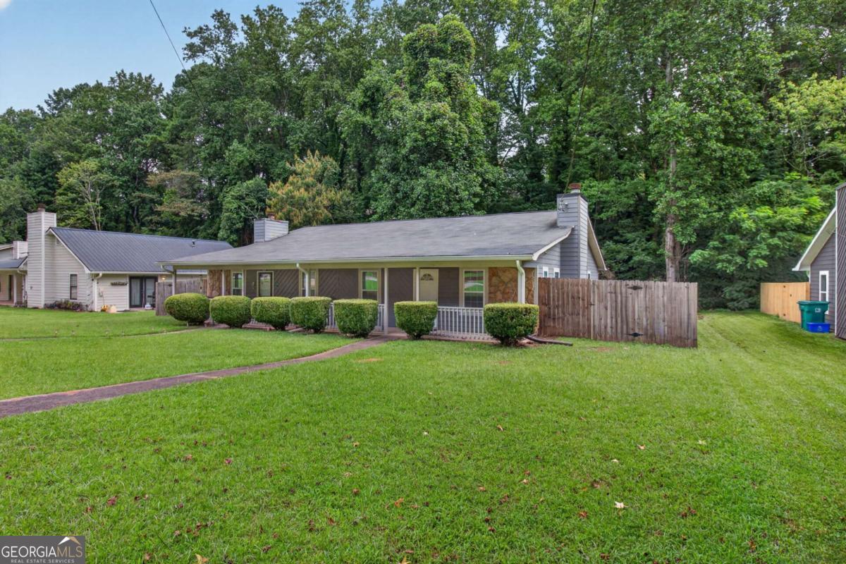 2141 Valley Oaks Drive Se Property Photo 2