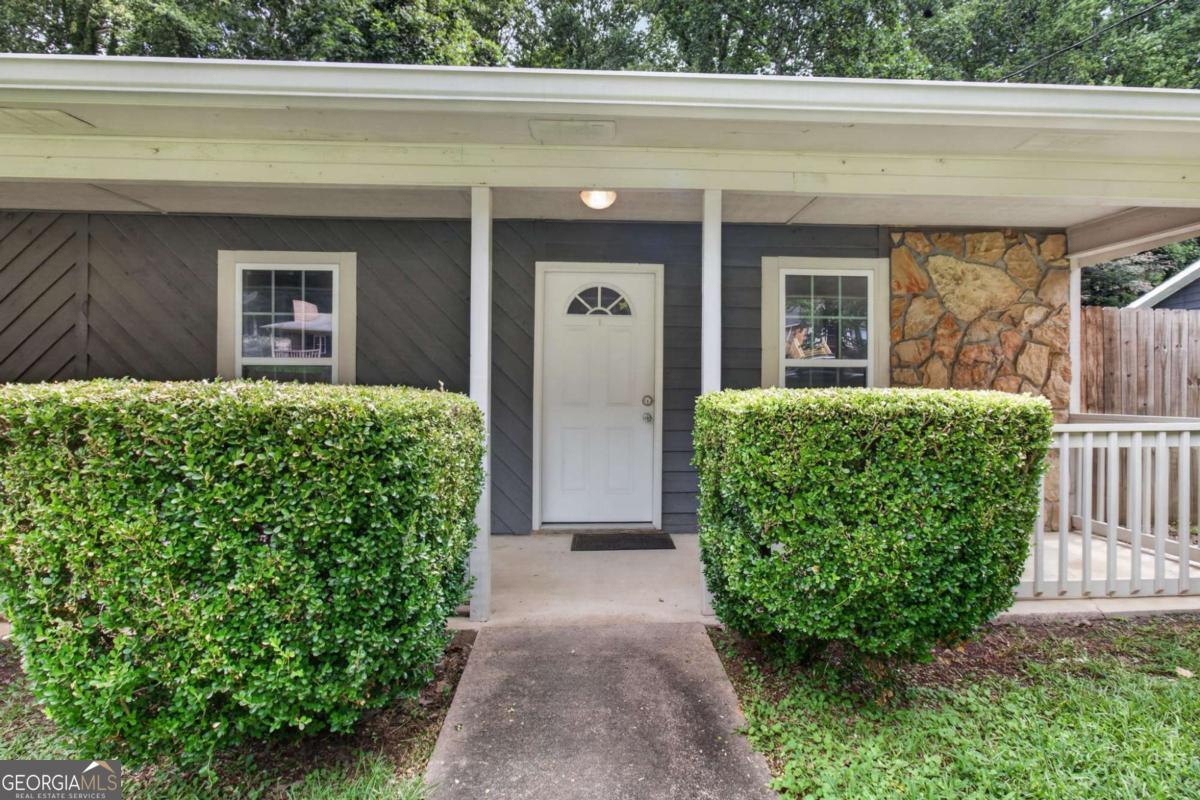2141 Valley Oaks Drive Se Property Photo 3