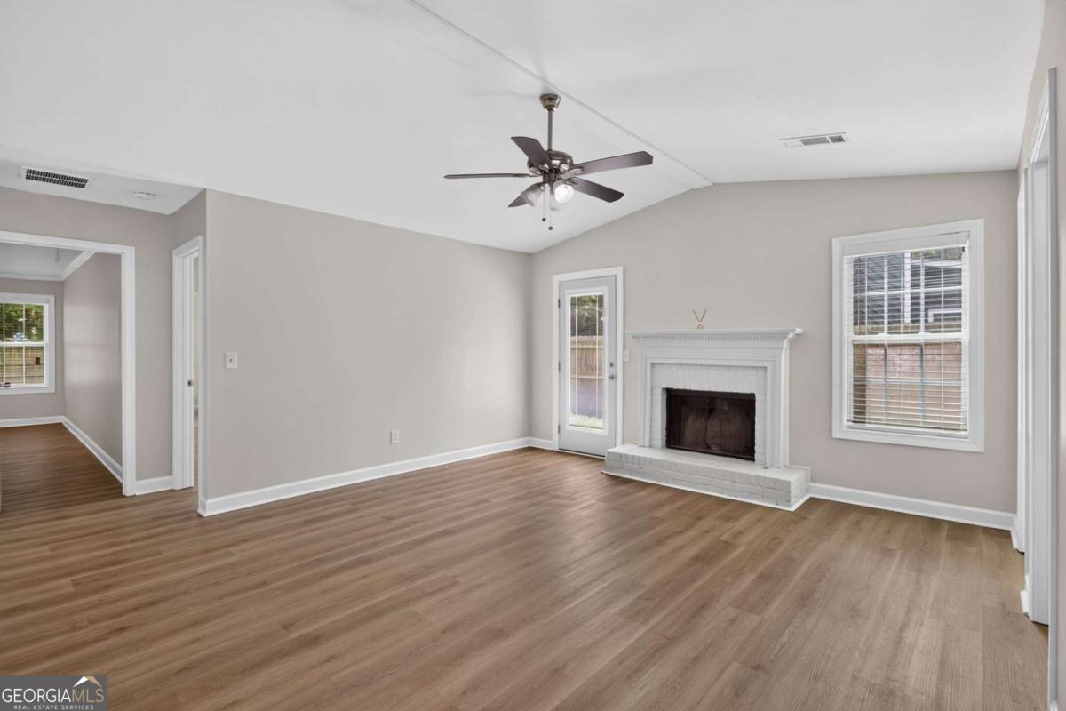 2141 Valley Oaks Drive Se Property Photo 14