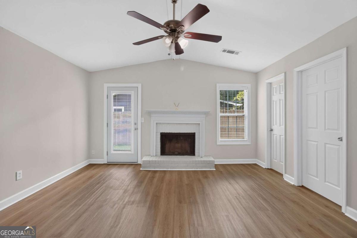 2141 Valley Oaks Drive Se Property Photo 15
