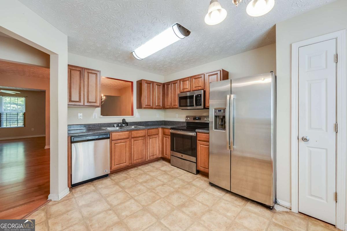 3542 Waldrop Trail Property Photo 5